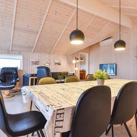 Four-bedroom Holiday In Harboore *